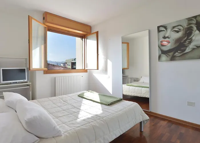 Ur-nest Emilia Levante A Lejlighed